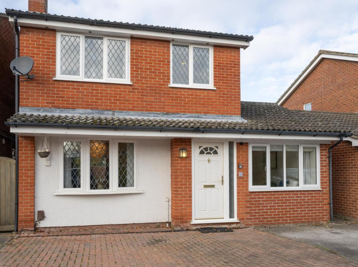 Beautiful House In South Cambridge, 14-Min Drive To The City Centre, Free Parking, No Sofabeds, Sleeps 6 Exterior photo