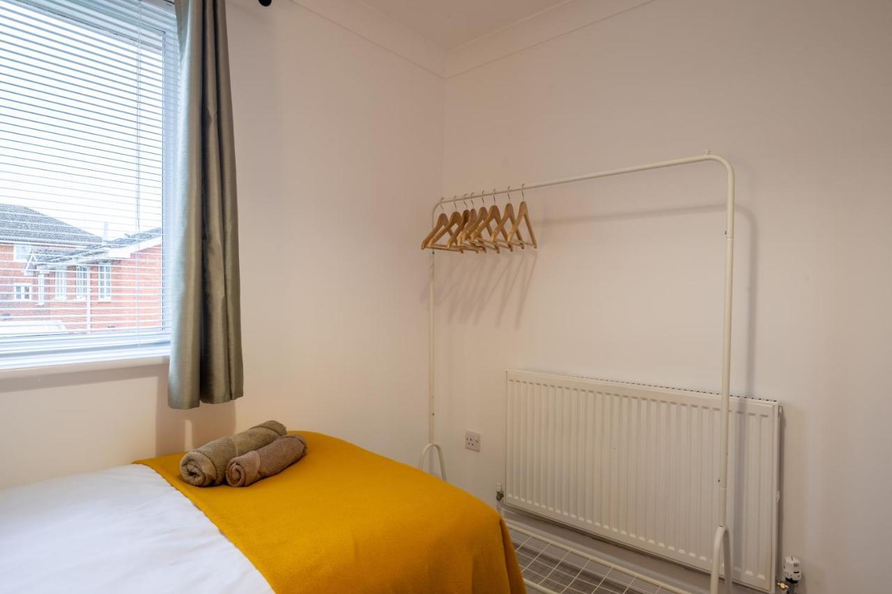 Beautiful House In South Cambridge, 14-Min Drive To The City Centre, Free Parking, No Sofabeds, Sleeps 6 Exterior photo