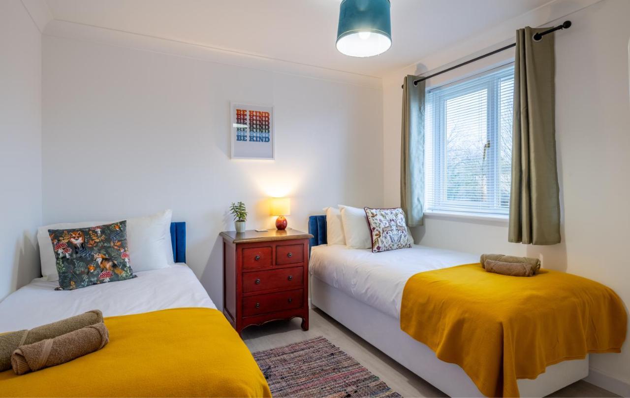 Beautiful House In South Cambridge, 14-Min Drive To The City Centre, Free Parking, No Sofabeds, Sleeps 6 Exterior photo