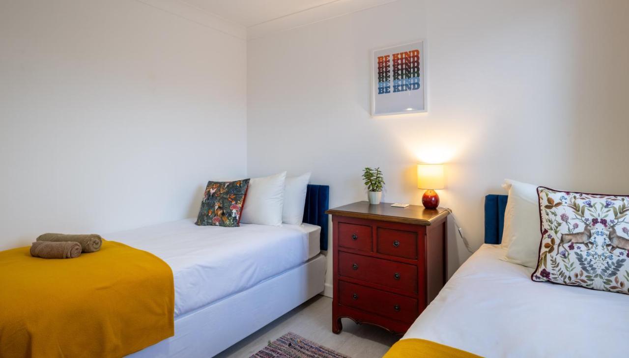 Beautiful House In South Cambridge, 14-Min Drive To The City Centre, Free Parking, No Sofabeds, Sleeps 6 Exterior photo