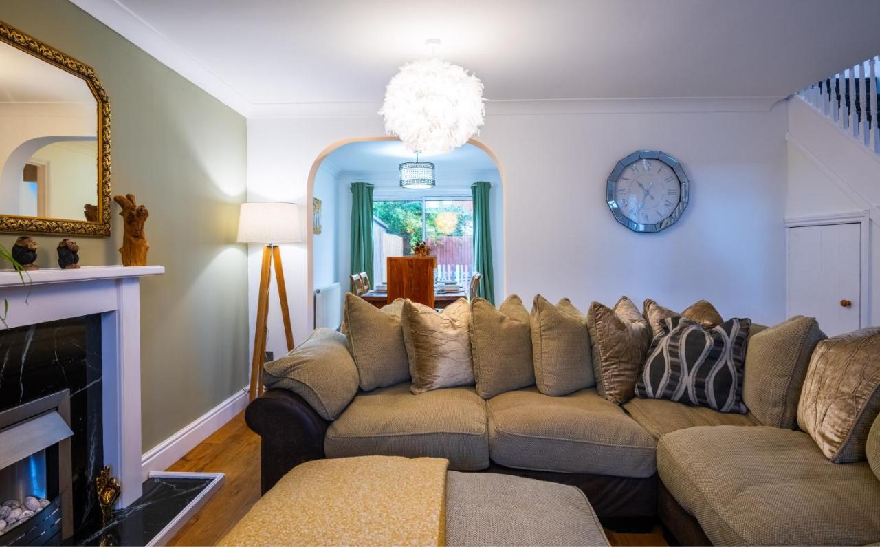 Beautiful House In South Cambridge, 14-Min Drive To The City Centre, Free Parking, No Sofabeds, Sleeps 6 Exterior photo