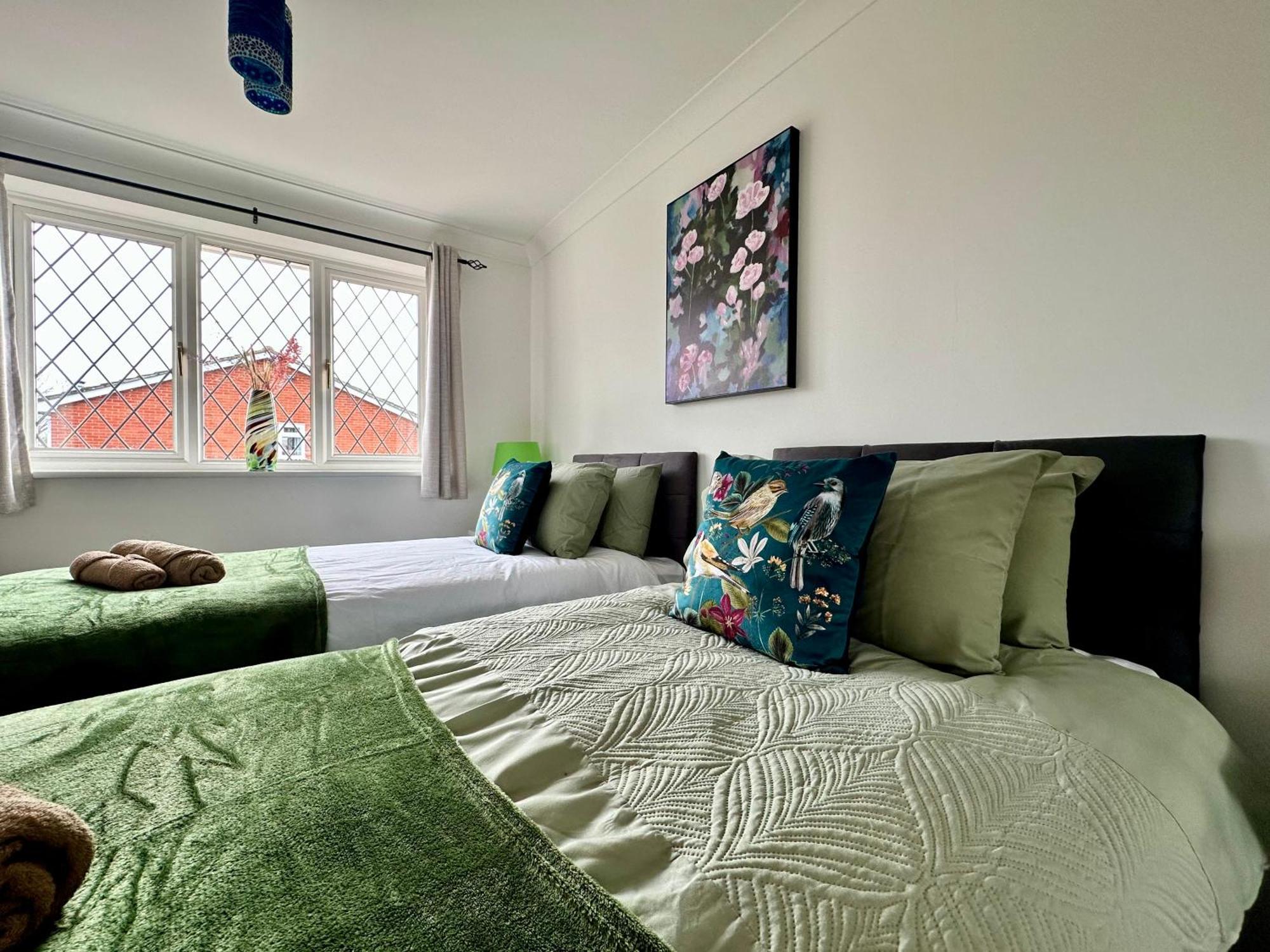 Beautiful House In South Cambridge, 14-Min Drive To The City Centre, Free Parking, No Sofabeds, Sleeps 6 Exterior photo